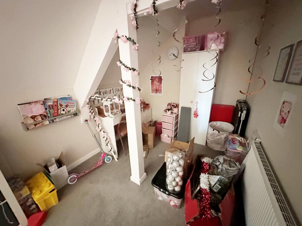 Lot: 79 - MIXED USE INVESTMENT ON HIGH STREET LOCATION - Flat 1 Bedroom two